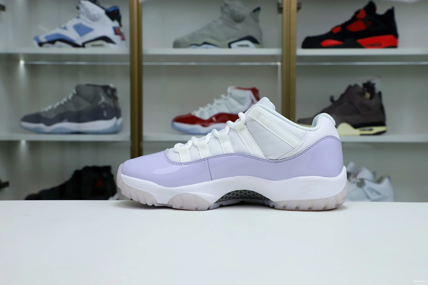 PURE 11 JORDAN VIOLET AIR LOW 0210